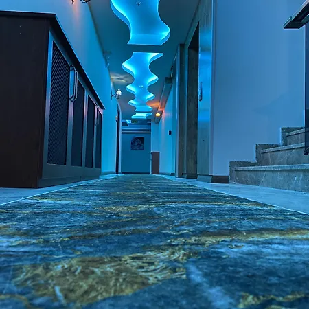 Grand Life كورلو